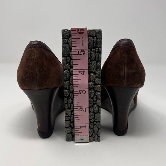Kenneth Cole REACTION Brown Suede Pete 'n Low Wedge Heels Size 8 Women's - Picture 7 of 8